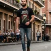 Μαύρο t-shirt με στάμπα Bad Decisions Club Μαύρο t-shirt με στάμπα Bad Decisions Club, σκελετός με τσιγάρο, πίσω όψη
